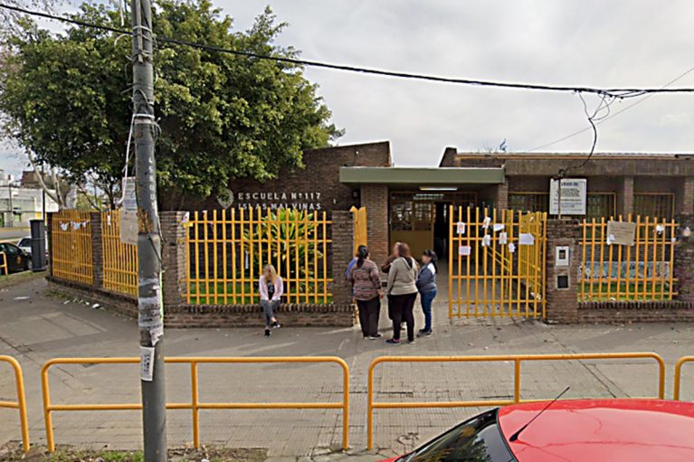 Escuela-117-Islas-Malvinas-rosario-767x511