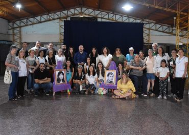 BALDOSAS POR LA MEMORIA: HOMENAJE A GUSTAVO BRUZZONE, LILIANA NAHS E IRMA GODONE EN LA ESCUELA N.º 568
