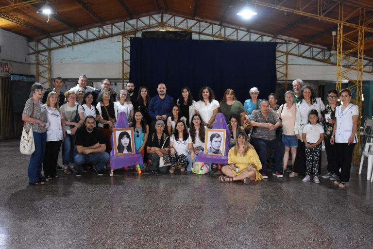 BALDOSAS POR LA MEMORIA: HOMENAJE A GUSTAVO BRUZZONE, LILIANA NAHS E IRMA GODONE EN LA ESCUELA N.º 568