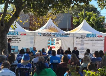 LA CARPA BLANCA DE LA DIGNIDAD DOCENTE LLEGÓ A MÁXIMO PAZ CON UNA JORNADA EN DEFENSA DE LA ESCUELA PÚBLICA