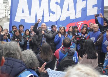 MULTITUDINARIA CONCENTRACIÓN DE AMSAFE FRENTE A LA CAJA DE JUBILACIONES